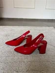 נעלי עקב אדומות
