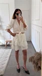 סט חצאית וחולצה לבנים