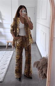 חליפה דמוי עור