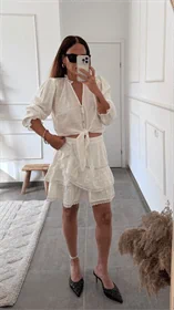 סט חצאית וחולצה לבנים