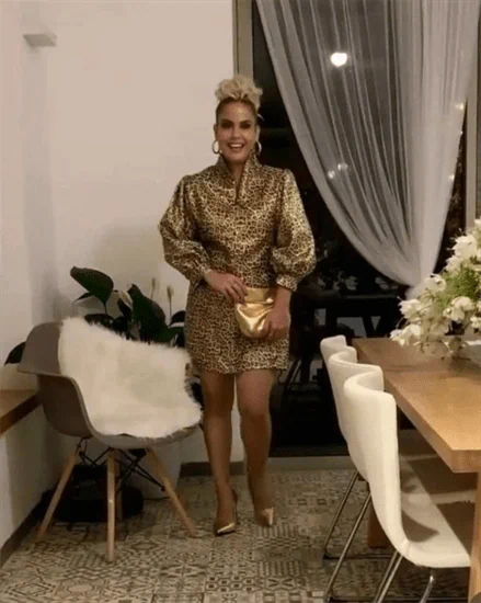 שמלה מנומרת זהובה