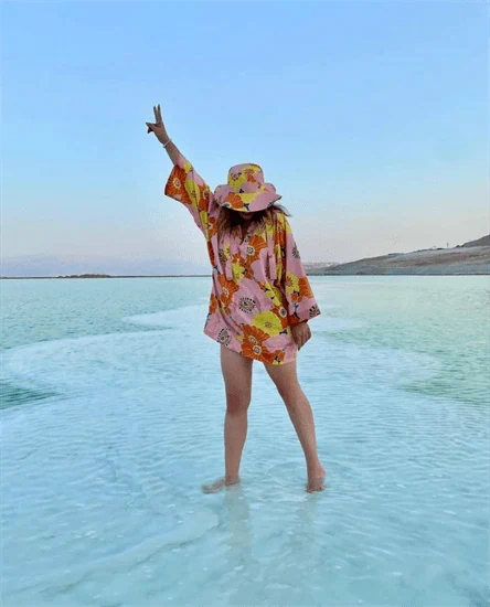 חליפת פרחים צבעונית זארה