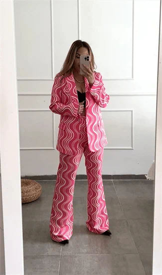 חליפה בהדפס רטרו