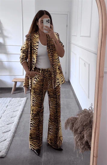 חליפה דמוי עור