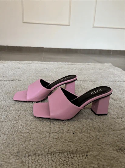 כפכפים ורודים