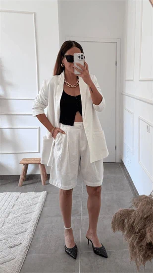 חליפת ברמודה לבנה