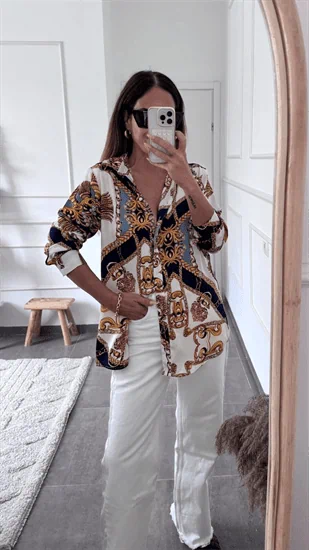 מכופתרת עם הדפס